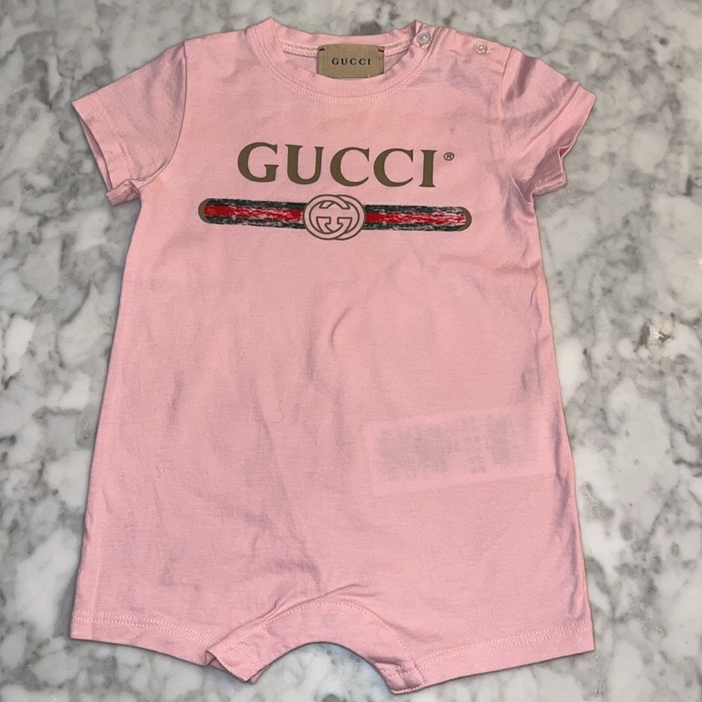 GUCCI PINK LOGO 3 PIECE BABYSUIT GIFT SET 3/6M - Picture 7 of 15